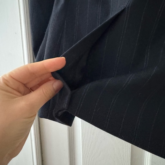 Banana Republic Black Blazer with Notched Lapels and Structured Shoulders - Picture 5 of 5